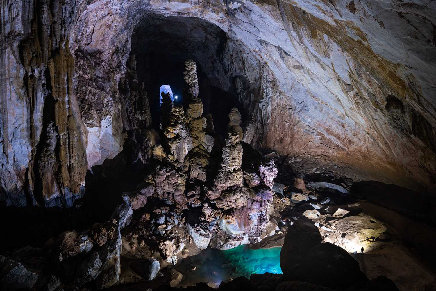 Hang Son Doong - World's largest cave • Oxalis Adventure