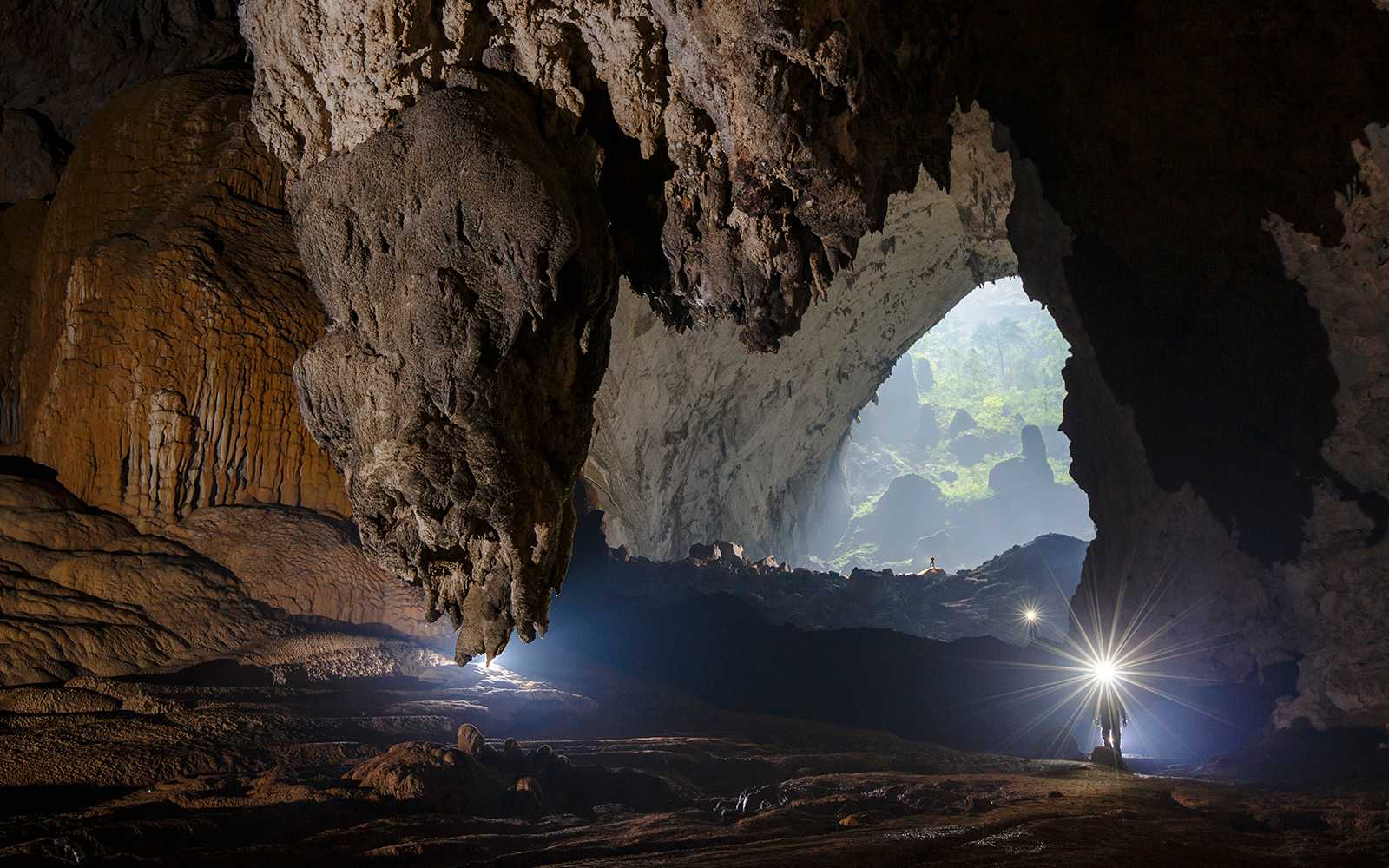 Hang Son Doong - World's largest cave • Oxalis Adventure