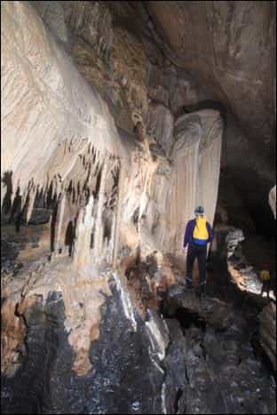 Stunning Chick Foot and Huge Hammer Action to Her Deep Cave Roughly