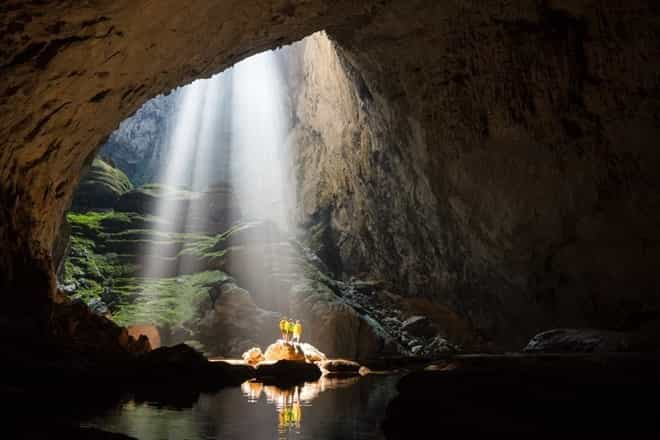 Hang Sơn Đoòng hấp dẫn ở tính mạo hiểm và đòi hỏi cao về sức khỏe, tâm lý, ham muốn khám phá và tình yêu thiên nhiên. (Ảnh: Ryan Deboodt)