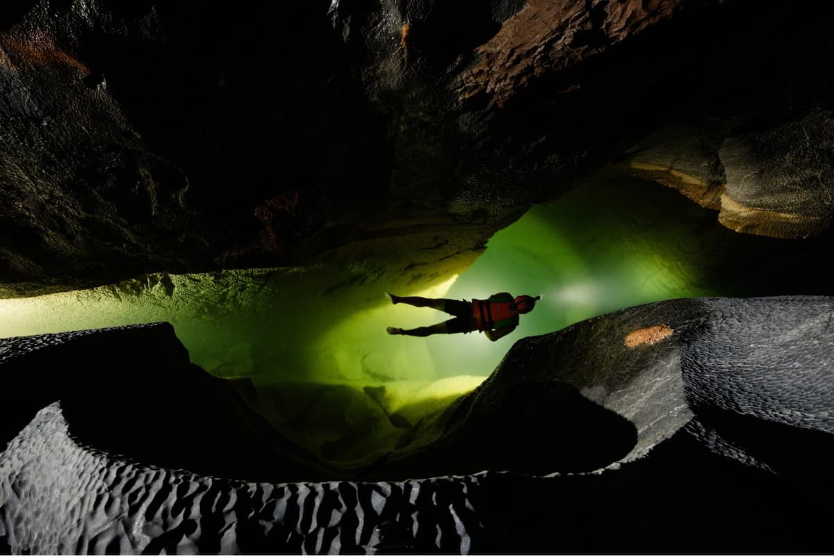 Swimming in Son Doong’s underground river offers a sensation that is both adventurous and mysterious.